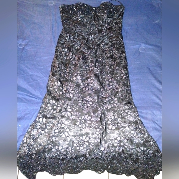 Fiesta Large strapless mermaid style formal dress - Picture 13 of 16
